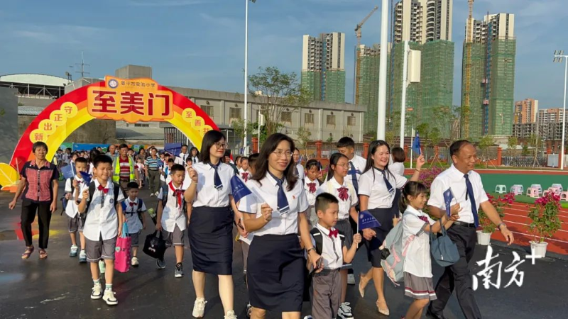 全球最大的博彩平台
实验小学新学期开设31个教学班,首批学生约1500名。张安怡 摄 图片