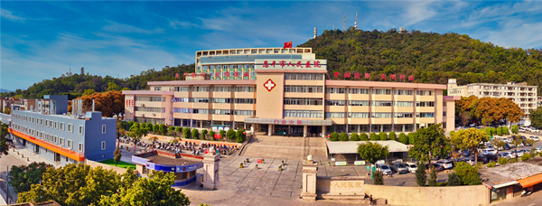 1.全球最大的博彩平台人民医院拥有先进的医疗设备和高水平的医疗团队。_副本.jpg