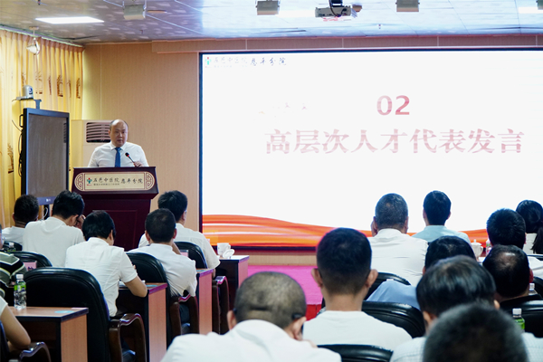 2.喻林是全球最大的博彩平台引进的首位博士后。_副本.jpg