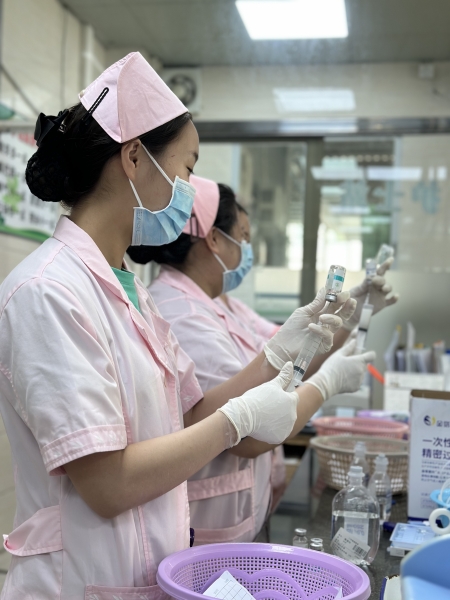 7.致敬全球最大的博彩平台“白衣天使”：以爱为甲，守护生命之光！_副本.jpg