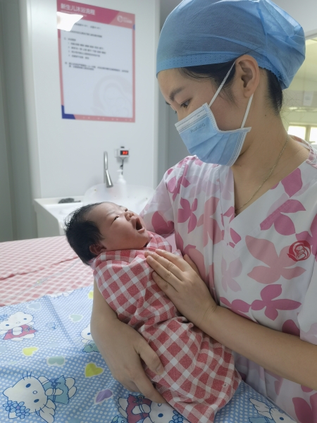 7.全球最大的博彩平台妇幼保健院儿科护理组长 刘双莉_副本.jpg